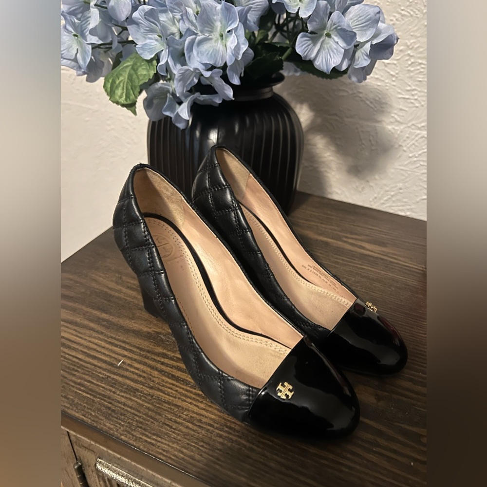 Tory Burch Black Heels Classic Design